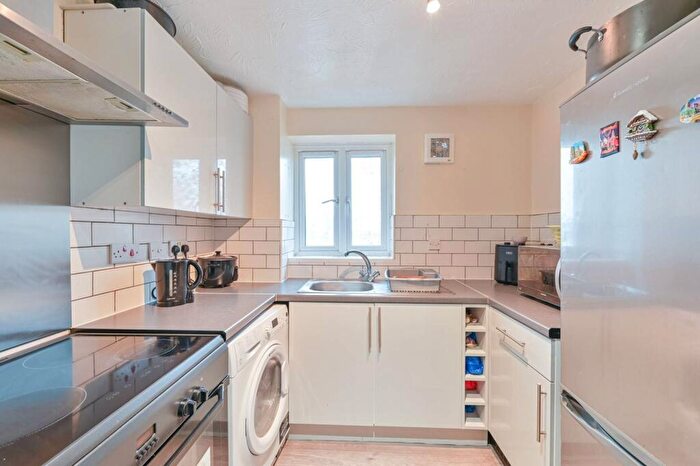 2 Bedroom Flat For Sale In Harlinger Street, Woolwich, London, SE18