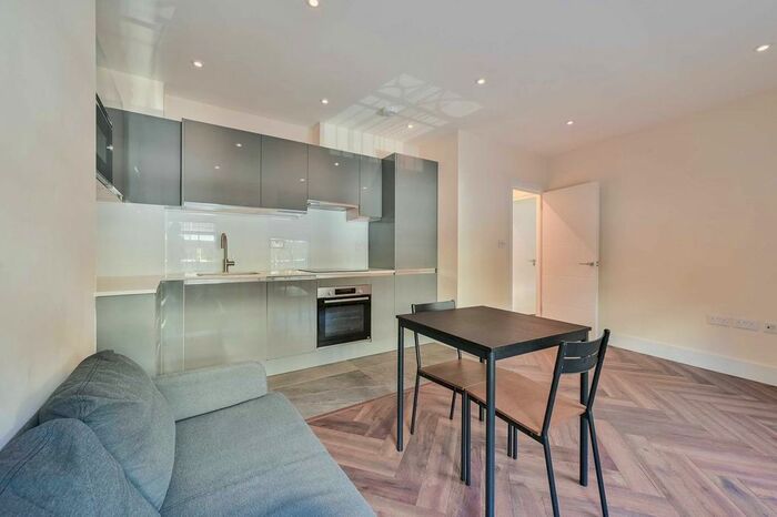 2 Bedroom Flat To Rent In Hornsey Road, Islington, London, N7