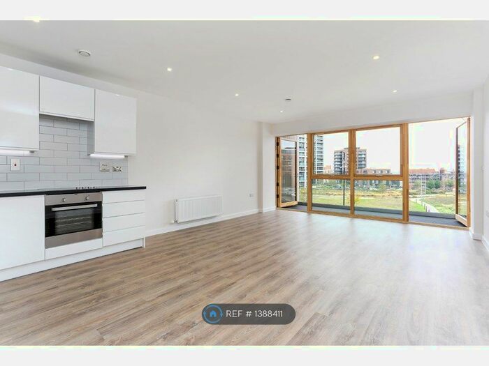 2 Bedroom Flat To Rent In Royal Sovereign House, London, SE18