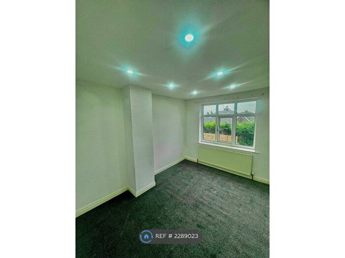 3 Bedroom Semi-Detached House To Rent In Chadderton, Chadderton, Manchester, OL9