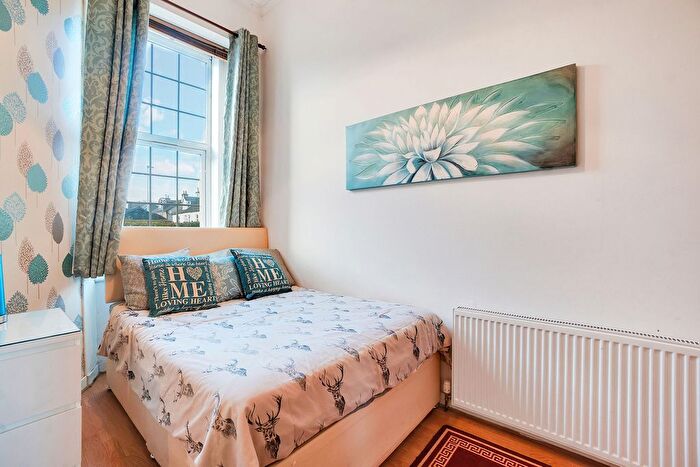 2 Bedroom Flat For Sale In Moss Road, Tillicoultry, FK13