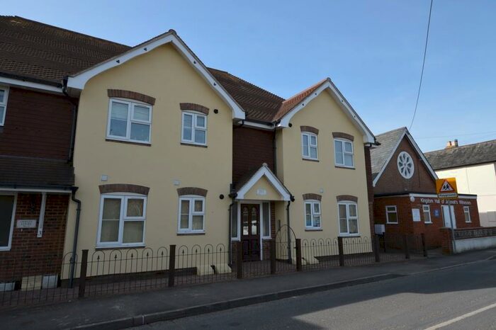 2 Bedroom Flat To Rent In Station Road, Liss, GU33