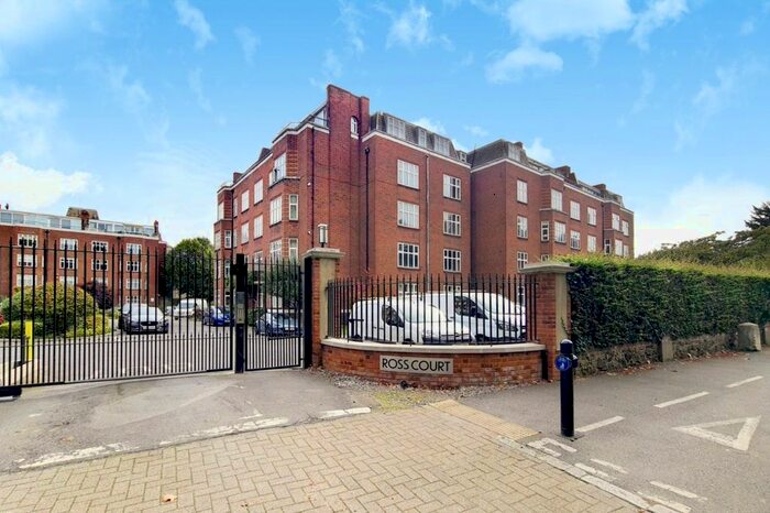 4 Bedroom Flat To Rent In Putney Hill, Putney, SW15