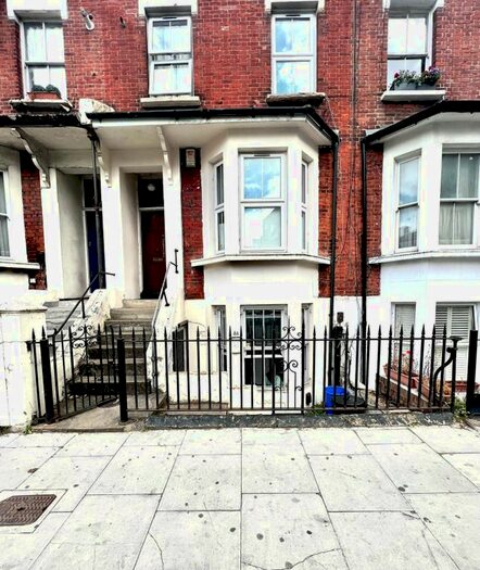 1 Bedroom Flat To Rent In Caxton Road, London, W12