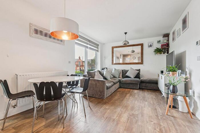 2 Bedroom Apartment For Sale In Allwoods Place, Hitchin, SG4