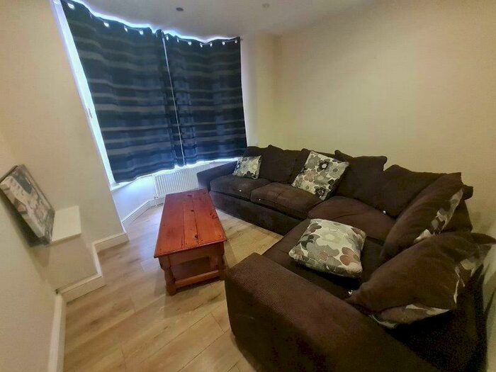 6 Bedroom House Of Multiple Occupation To Rent In Cawdor Road, Manchester, Greater Manchester, M14