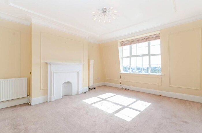 3 Bedroom Flat To Rent In Clarendon Court, Willesden, London, NW2