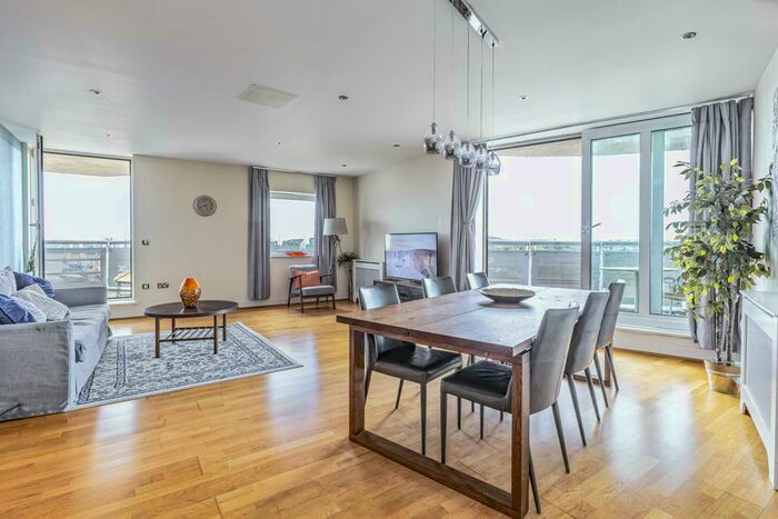 3 Bedroom Apartment To Rent In Wards Wharf Approach, Silvertown, E16
