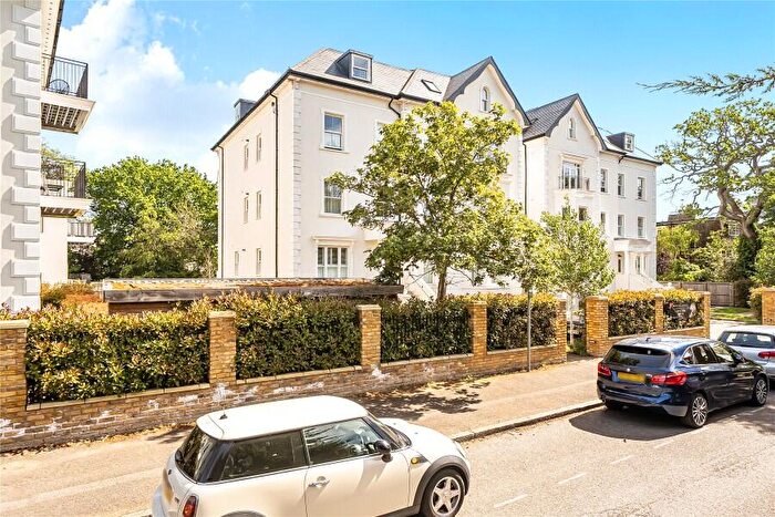 3 Bedroom Apartment To Rent In Surbiton, Surrey, KT6
