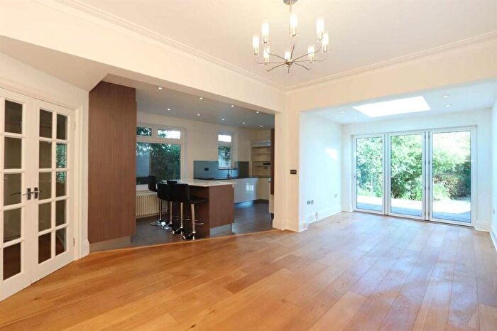4 Bedroom Property To Rent In Lynwood Drive, Worcester Park, KT4