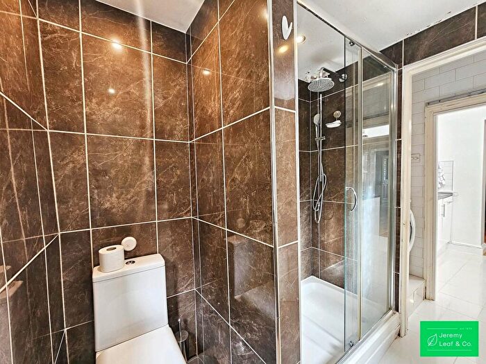 2 Bedroom Cottage For Sale In Red Lion Hill, London, N2