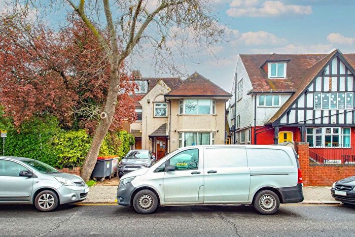 2 Bedroom Flat To Rent In Finchley Road, London, NW11