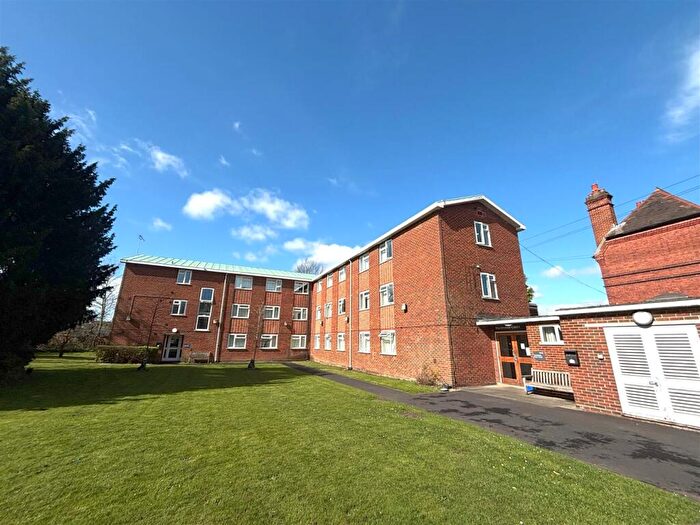 1 Bedroom Private Hall To Rent In Room Martindale Court, RG1