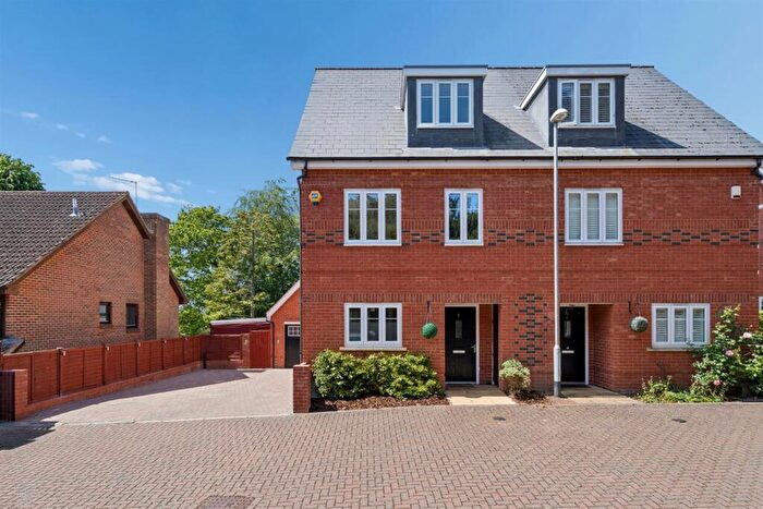 4 Bedroom Semi-Detached House For Sale In The Courtyard, Maidenhead, SL6