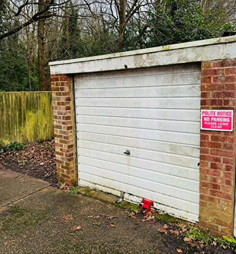 1 Bedroom Garage / Parking For Sale In Newlands Crescent, East Grinstead, West Sussex, RH19