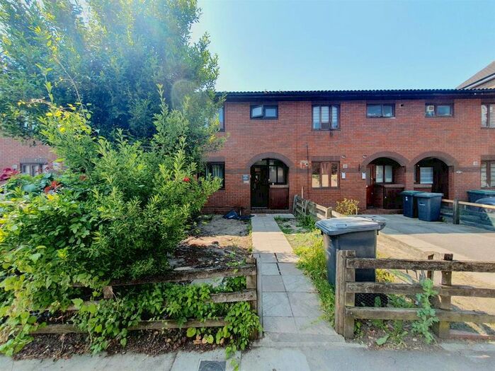 3 Bedroom Property To Rent In Newton Road, London, N15