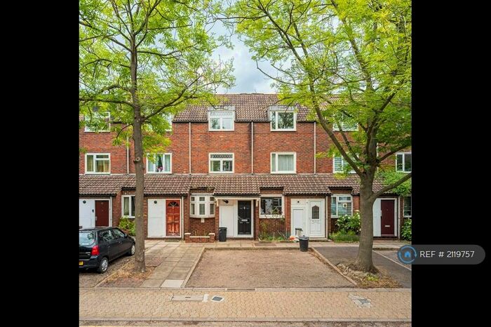 3 Bedroom Terraced House To Rent In Fawcett Close, London, SW11