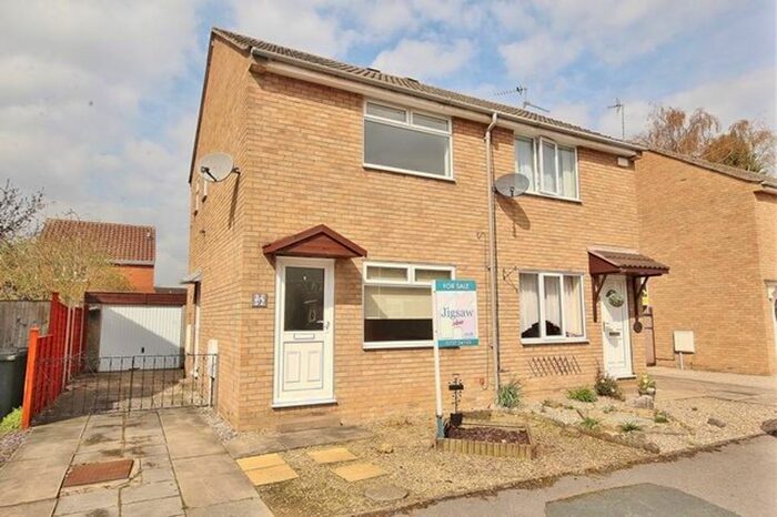 2 Bedroom Semi-Detached House To Rent In Dale Close, Selby, YO8
