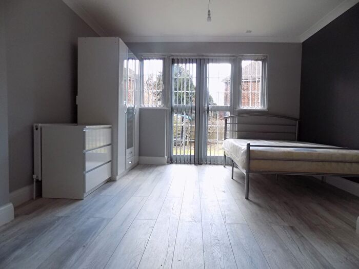1 Bedroom Studio To Rent In Richmond Hill, Luton, Bedfordshire, LU2