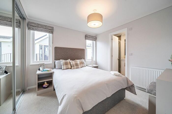 2 Bedroom Mobile/park Home For Sale In Near Bude, Cornwall, EX23