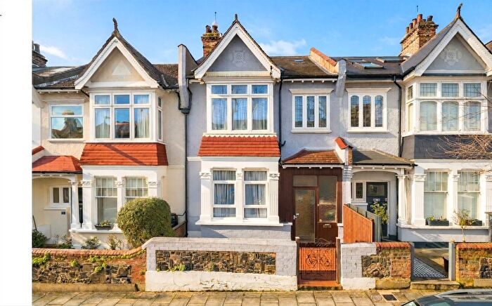 3 Bedroom Property For Sale In Mandrake Road, London, SW17