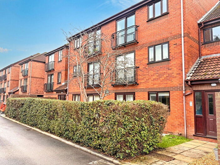 2 Bedroom Flat For Sale In Beechmount Grove, Bristol, BS14