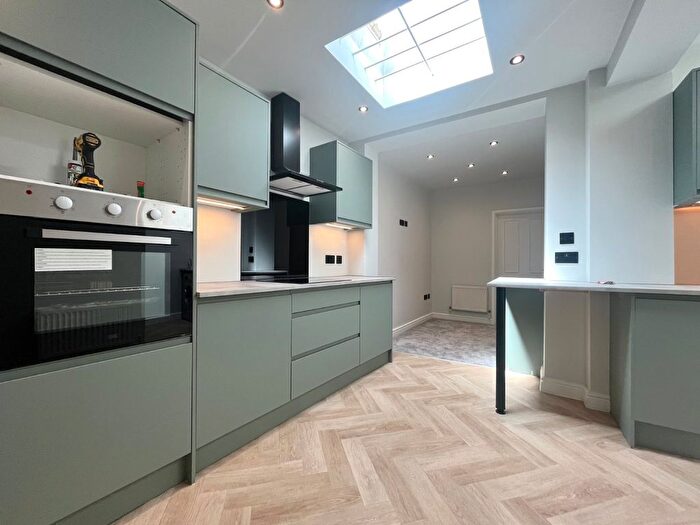 3 Bedroom Flat To Rent In Bournville Lane, Birmingham, West Midlands, B30