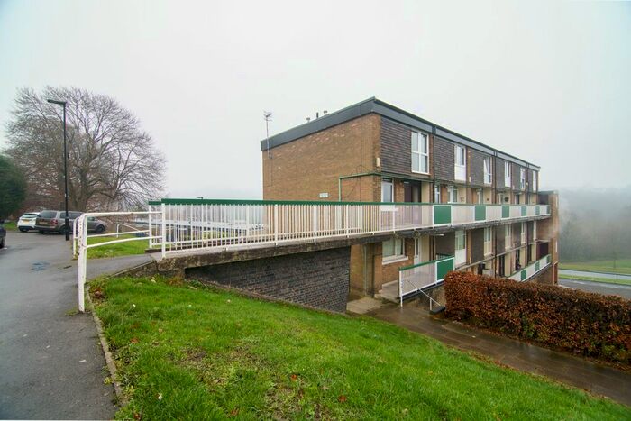 3 Bedroom Maisonette To Rent In Middle Hay View, Sheffield, S14