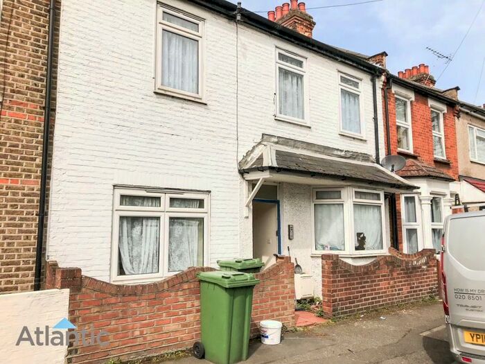 3 Bedroom Flat To Rent In Chargeable Street, London, E16