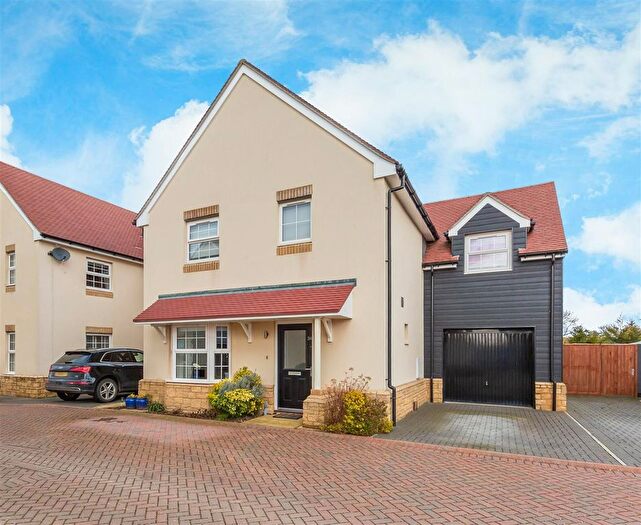 4 Bedroom Detached House For Sale In Yew Tree Close, Launton, OX26