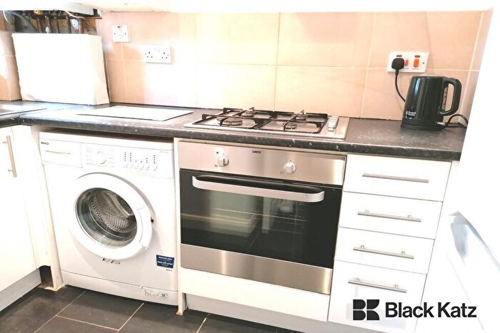 3 Bedroom Apartment To Rent In Morecombe Street, Elephant And Castle, SE17