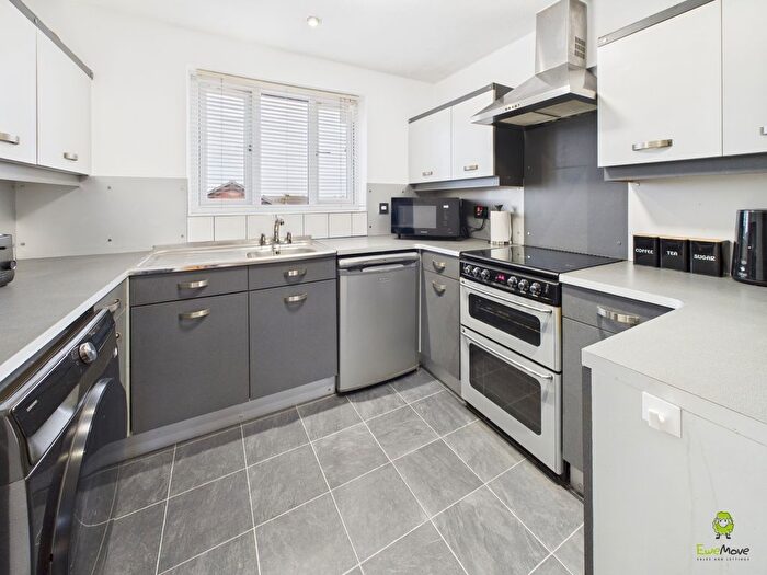 1 Bedroom Flat For Sale In Woodfall Drive, Crayford, Dartford, Kent, DA1