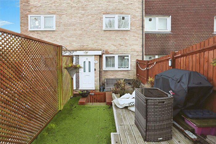 2 Bedroom Maisonette For Sale In Staplehurst Close, Southampton, Hampshire, SO19