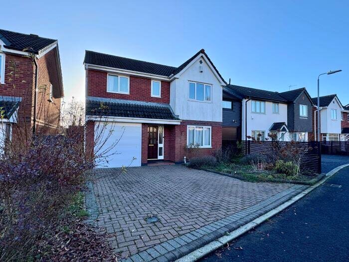 4 Bedroom Detached House For Sale In Greenwood Avenue, Horwich, BL6