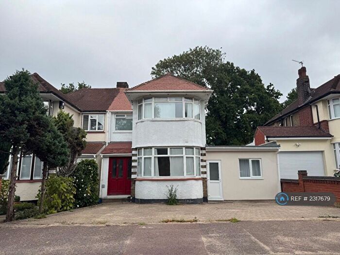 5 Bedroom Semi-Detached House To Rent In Sidcup Road, London, SE9