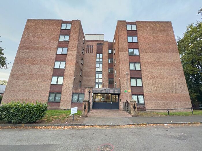 3 Bedroom Flat For Sale In Apartment Benwell Close Benwell Grange, Newcastle Upon Tyne, Tyne And Wear, NE15