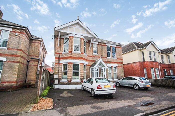 2 Bedroom Property To Rent In Richmond Park Road, Charminster, BH8