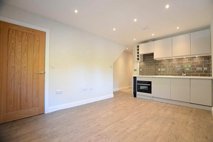 2 Bedroom Maisonette To Rent In Tilford Road, Farnham, GU10