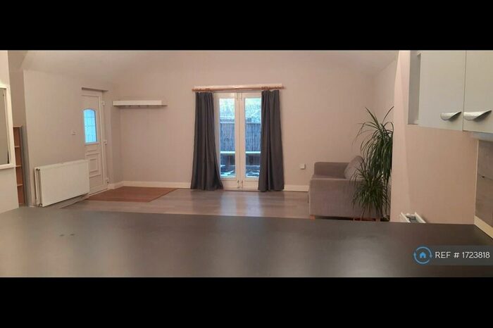 1 Bedroom Bungalow To Rent In Salisbury Street, Hadfield, Glossop, SK13