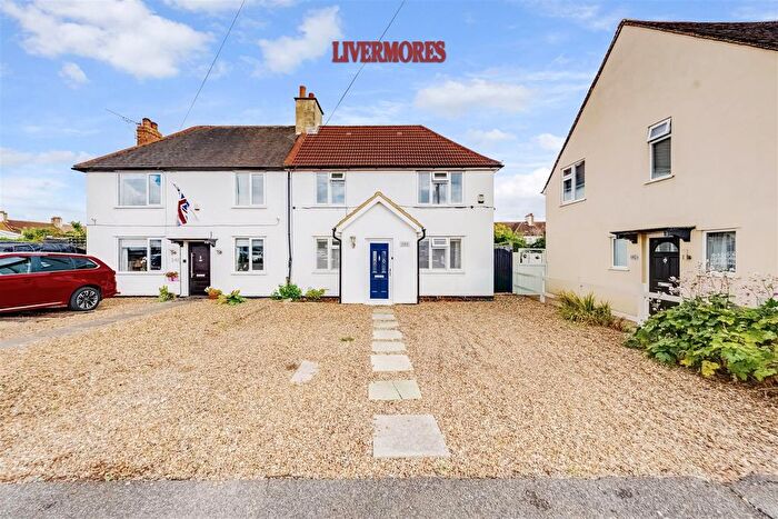4 Bedroom Semi-Detached House For Sale In Maiden Lane, Crayford, Kent, DA1