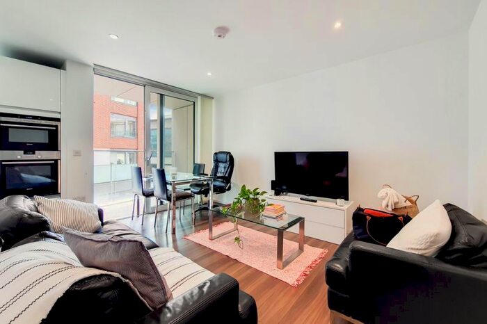 3 Bedroom Flat To Rent In Buckhold Road, London, SW18