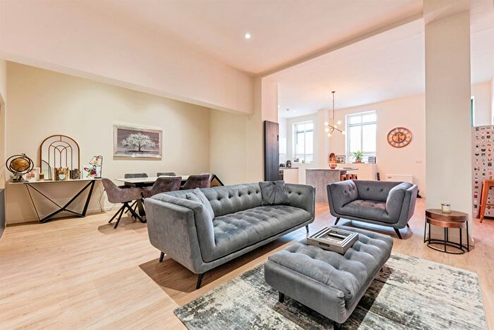 2 Bedroom Flat For Sale In Victoria Street, Newark, NG24