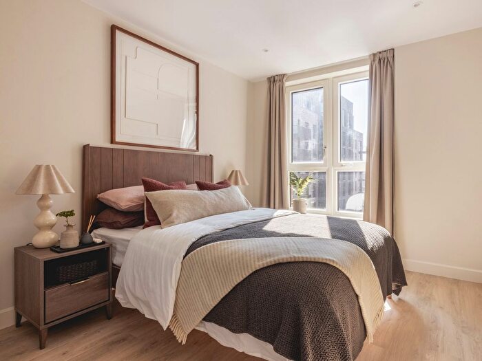 1 Bedroom Flat To Rent In Biscuit Walk, Bermondsey, London, SE16