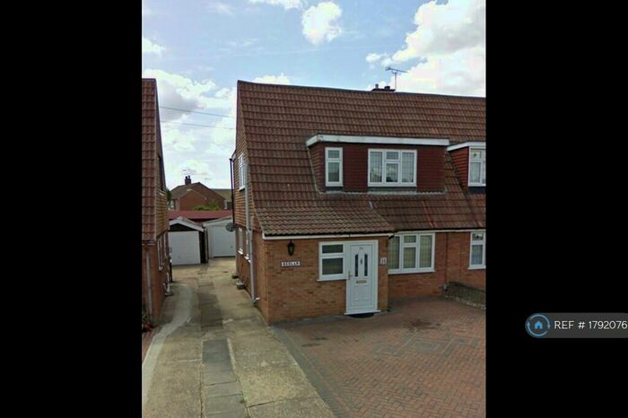 3 Bedroom Semi-Detached House To Rent In Hearsall Avenue, Stanford-Le-Hope, SS17