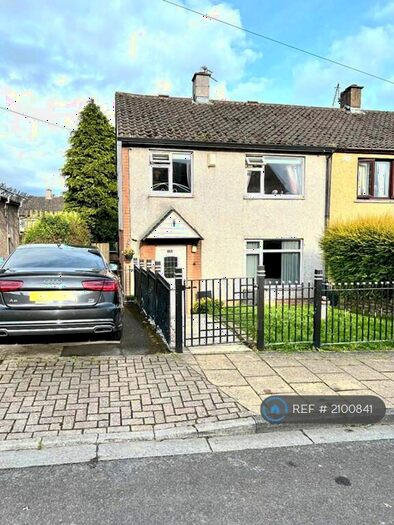3 Bedroom Semi-Detached House To Rent In Camberley Mount, Bradford, BD4
