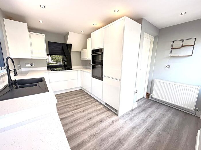 3 Bedroom Semi-detached Bungalow To Rent In The Meadows, Howden, Goole, DN14