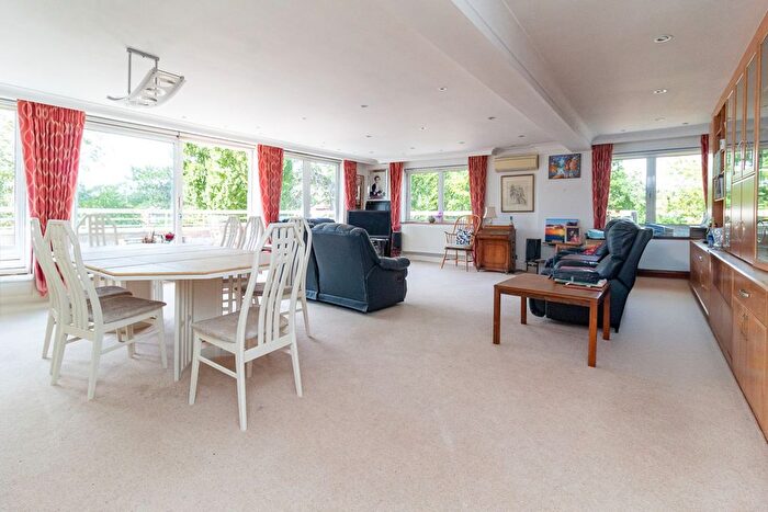 2 Bedroom Flat For Sale In Leamington House, Stonegrove, HA8