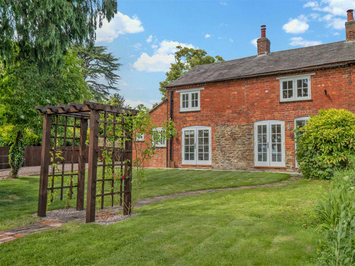 3 Bedroom Cottage For Sale In Watford, Northamptonshire, NN6