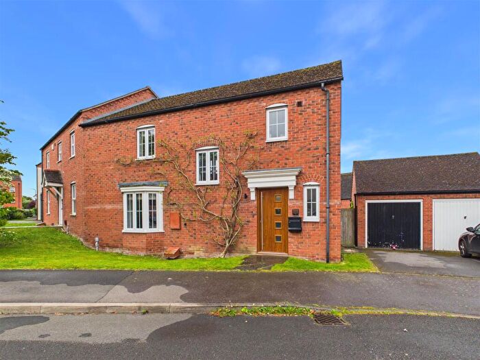 3 Bedroom Semi-Detached House For Sale In St. Peters Way, Stratford-Upon-Avon, CV37