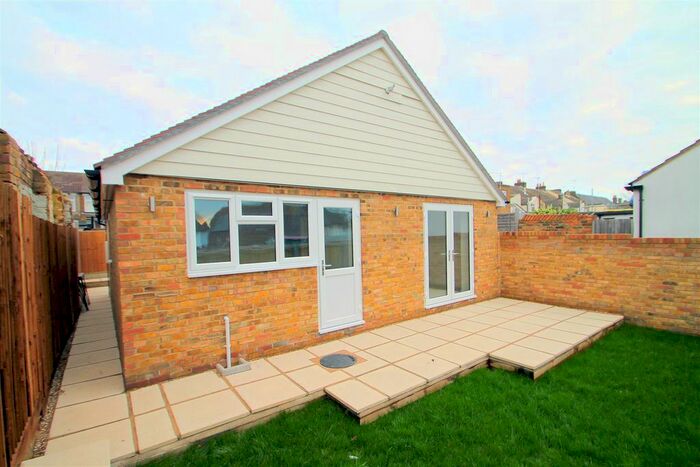 2 Bedroom Detached Bungalow To Rent In Crown Road, Milton Regis, Sittingbourne, ME10
